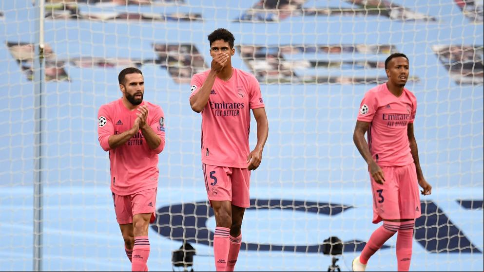 Varane regala dos goles al City con sendos errores garrafales