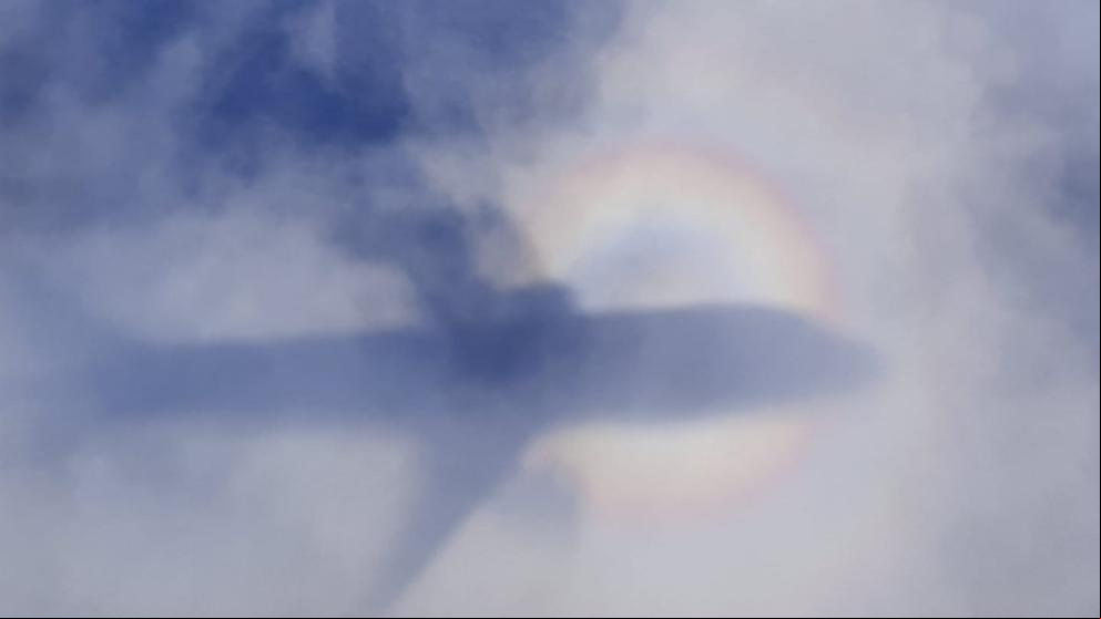 El avión del Prat con el espectro de Brocken