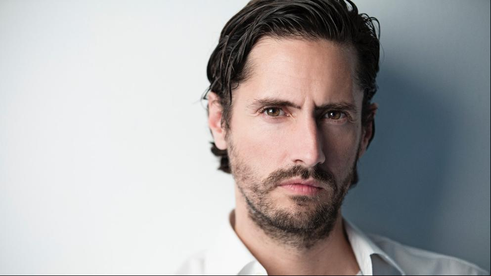 Juan Diego Botto: “Los mimbres de la democracia son más frágiles de lo que uno piensa”