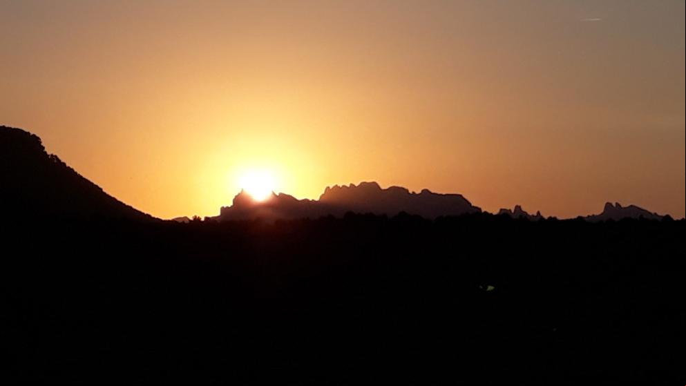 Cómo se ve la salida del sol en Montserrat desde Igualada