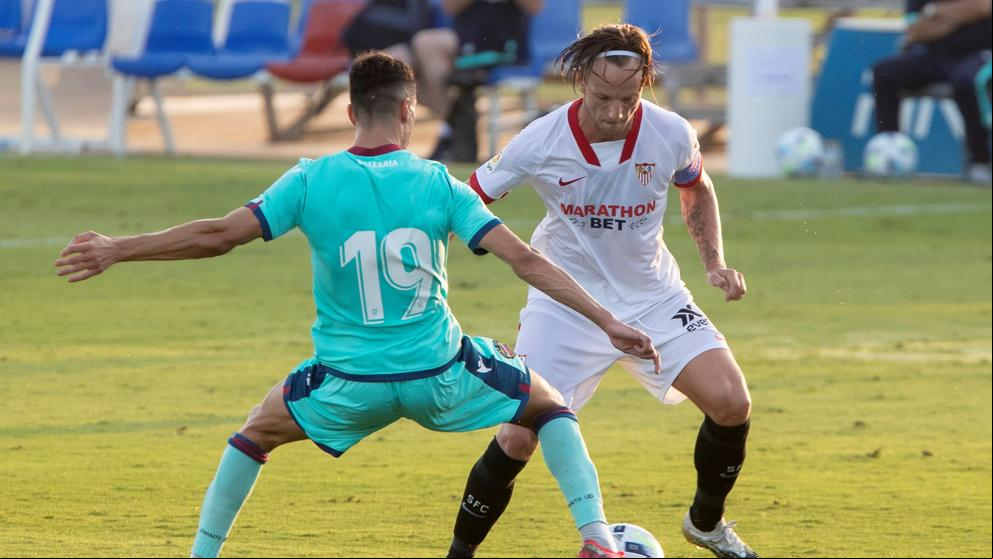 Rakitic se reestrena con el Sevilla marcando un gol