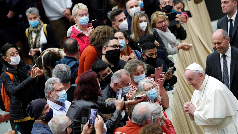 El Papa se resiste a usar la mascarilla pese a la obligatoriedad