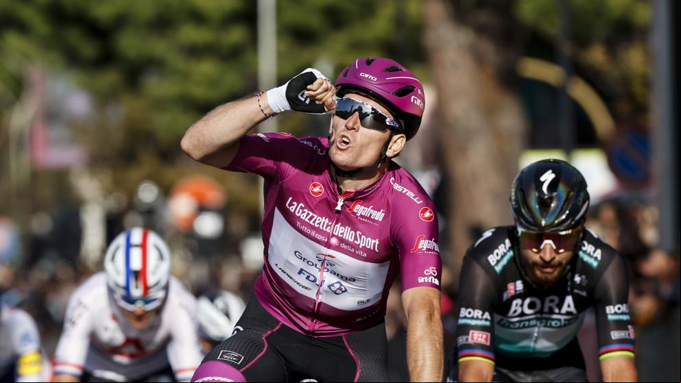 Démare logra el triplete de triunfos en el Giro