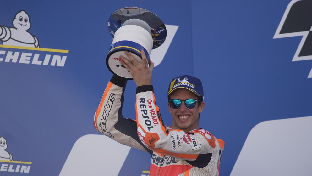 Jorge Lorenzo felicita a Álex Márquez por su podio en el GP de Aragón
