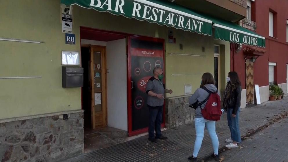Un bar de Malgrat de Mar se niega a cerrar pese la orden del Govern