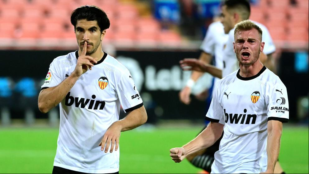 El Valencia salva un punto ante el Getafe en un final de locos