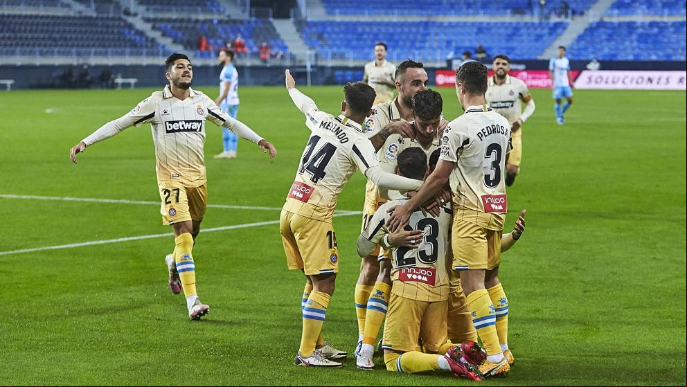 El Espanyol golea al Málaga y recupera el liderato