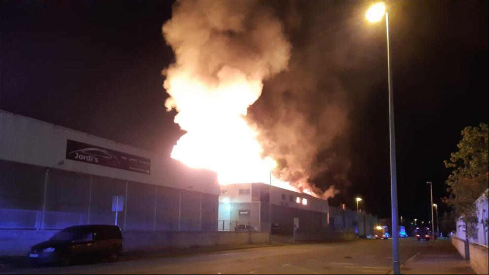 Un incendio quema la fábrica de la empresa líder en Europa en motos eléctricas