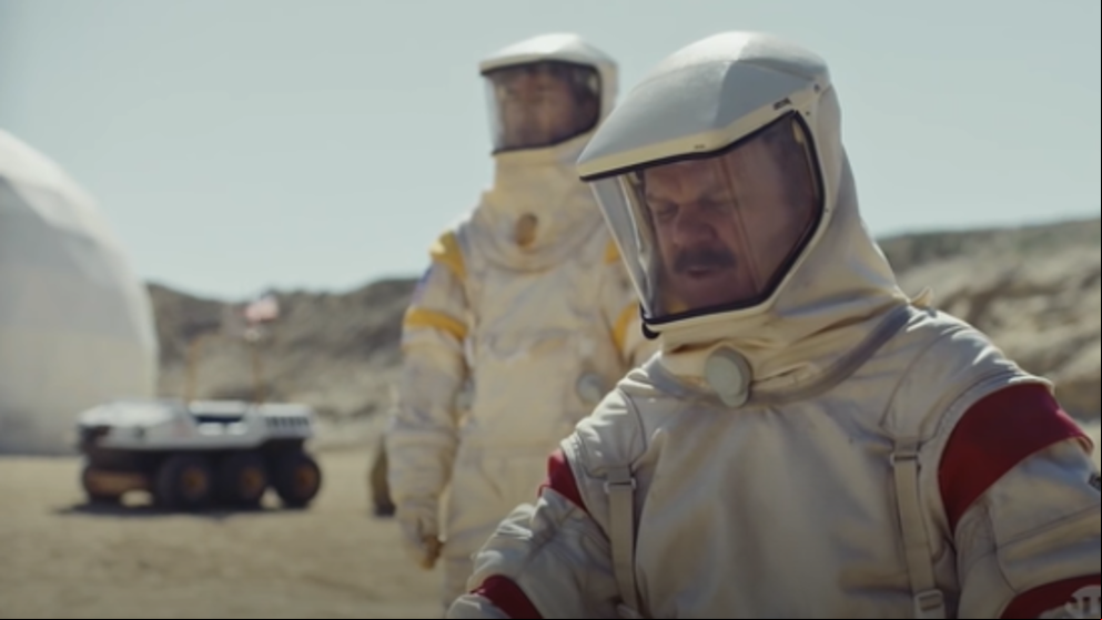 ‘Moonbase 8’, la nueva comedia espacial de Movistar