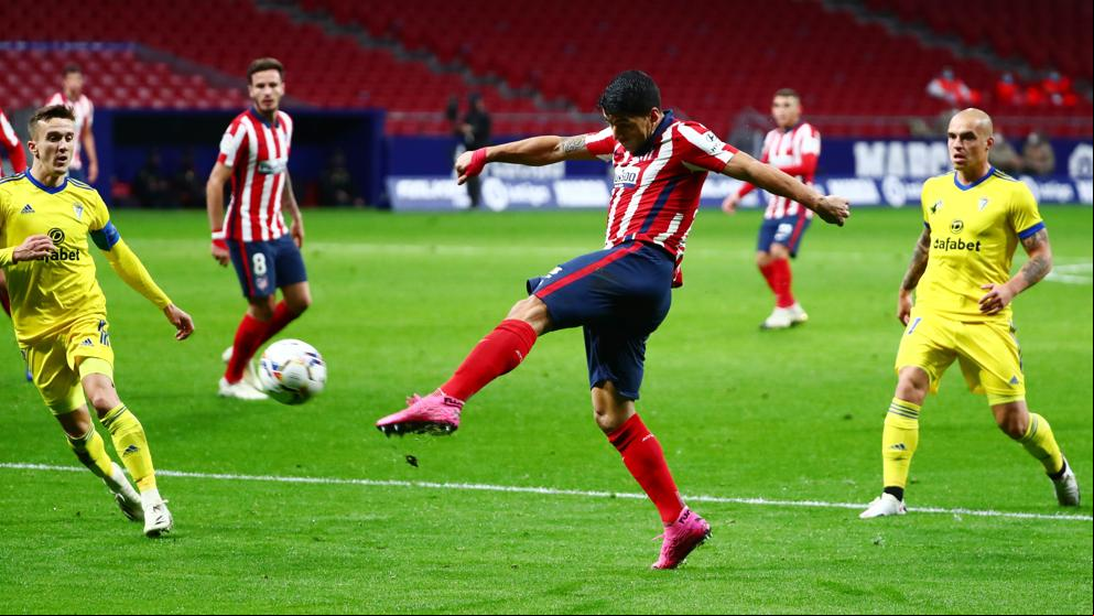 El Atlético despacha al Cádiz en veinte minutos