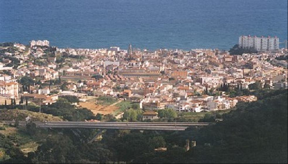 Canet de Mar firma un acuerdo con la Sareb para la cesión de 10 viviendas