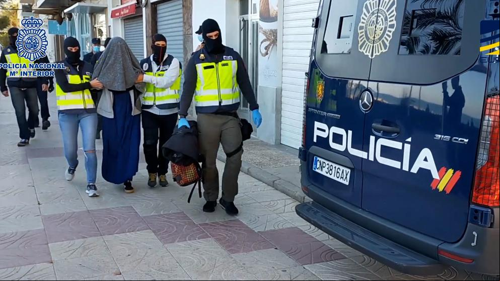 Cae en Valencia una mujer lista para viajar a Siria y casarse con un militante del Estado Islámico