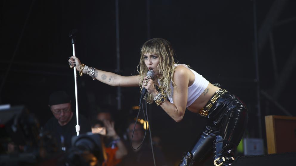 ‘Prisoner’, el nuevo videoclip sin censura y con sangre de Miley Cyrus y Dua Lipa