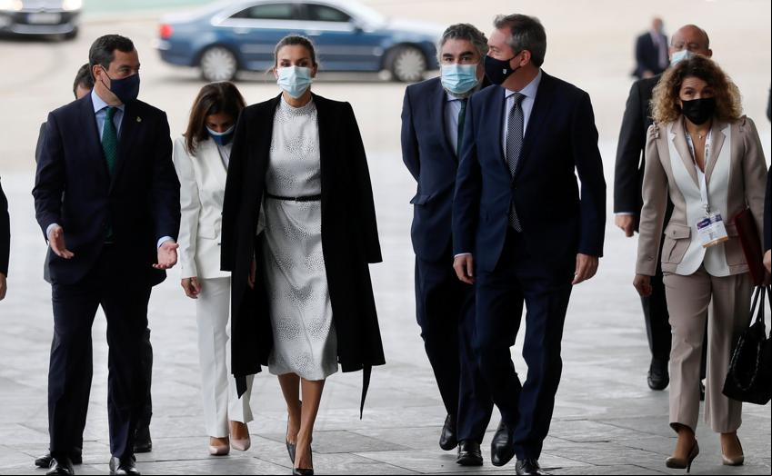 Letizia sustituye al Rey en Sevilla en una cumbre sobre turismo