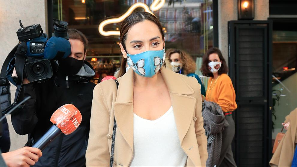 Tamara Falcó se estrena con besos como marquesa de Griñón